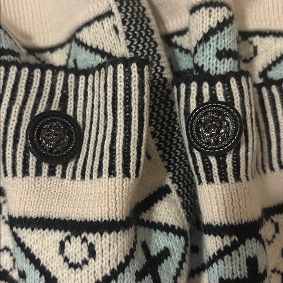 Chanel - Picture 4 of 17